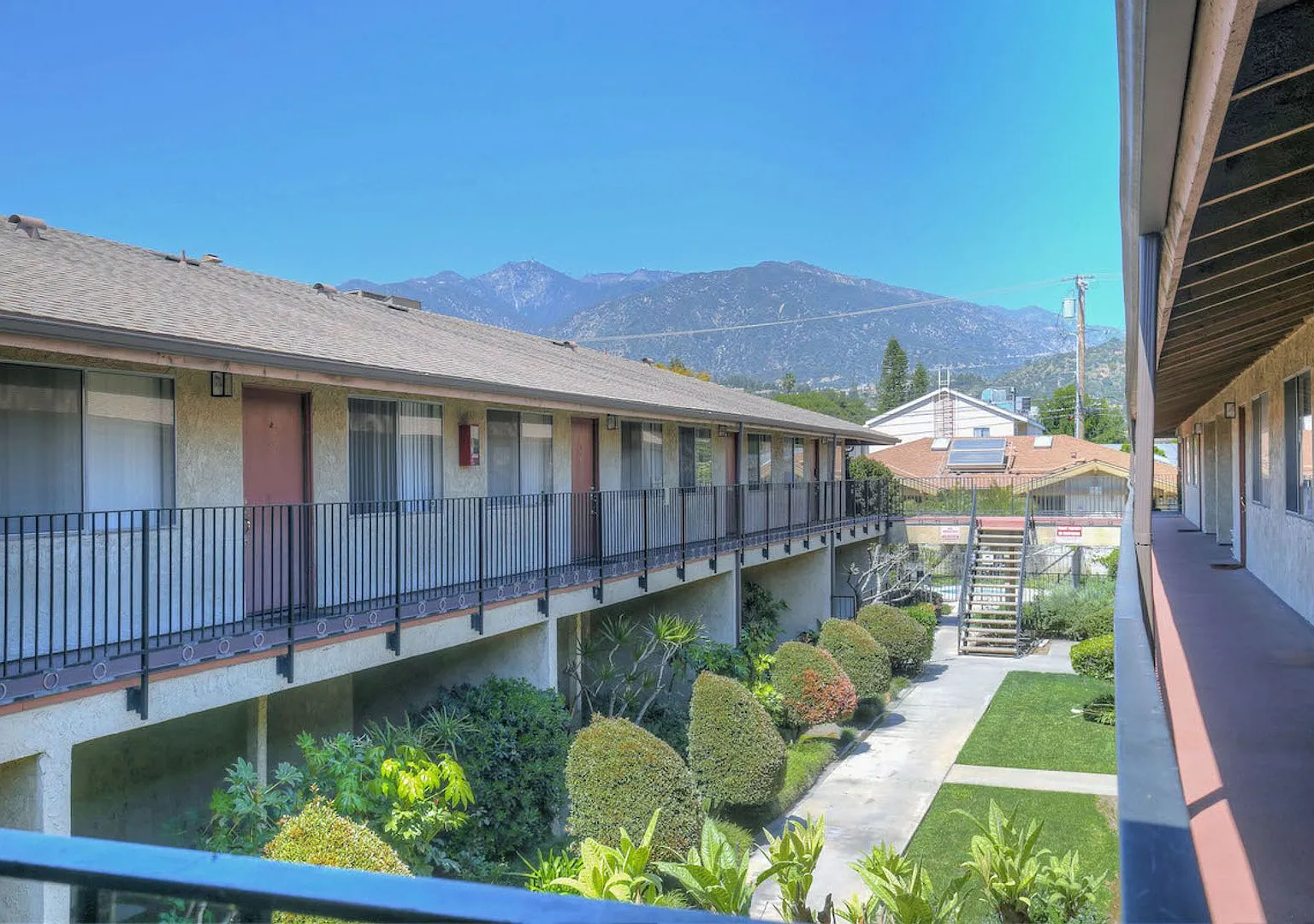 Walnut Avenue Apartments — Photo 1