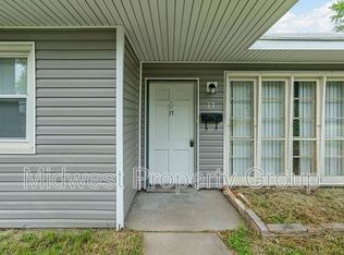 17 Marquette Dr, Florissant, MO 63031