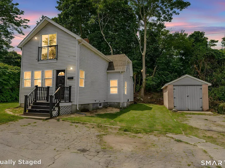 115 Pequot Ave — Photo 2