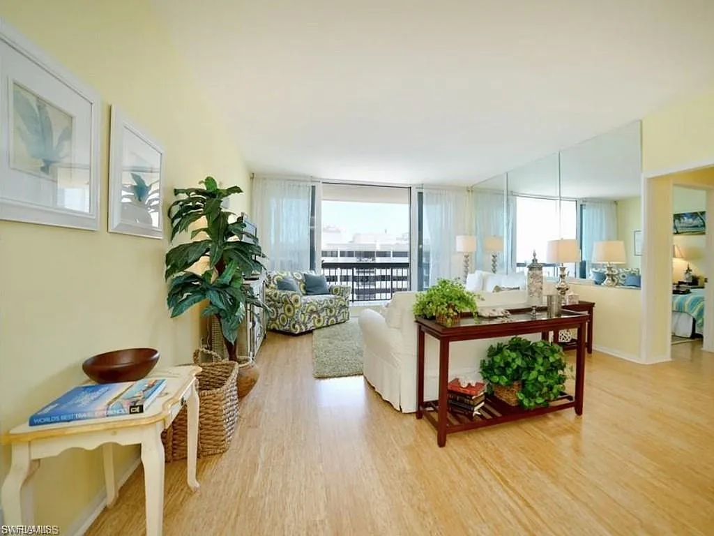 2 bed, 2.0 bath, 1247 sqft, $12,000 — Photo 3
