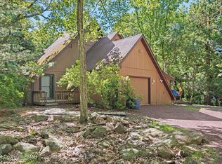 89 Split Rock Rd, Lake Harmony, PA 18624