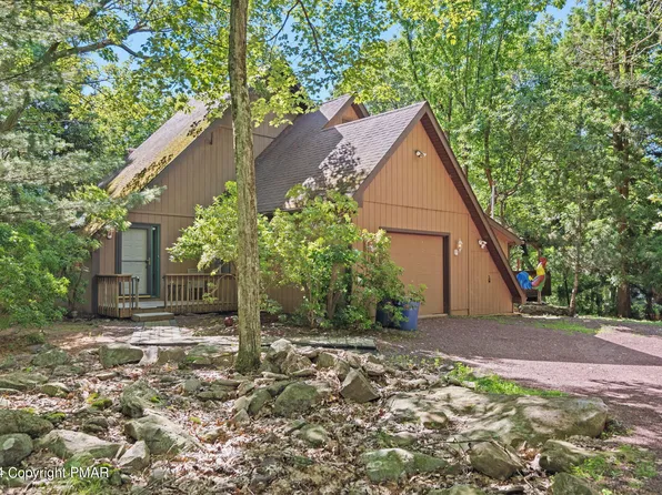 89 Split Rock Rd, Lake Harmony, PA 18624