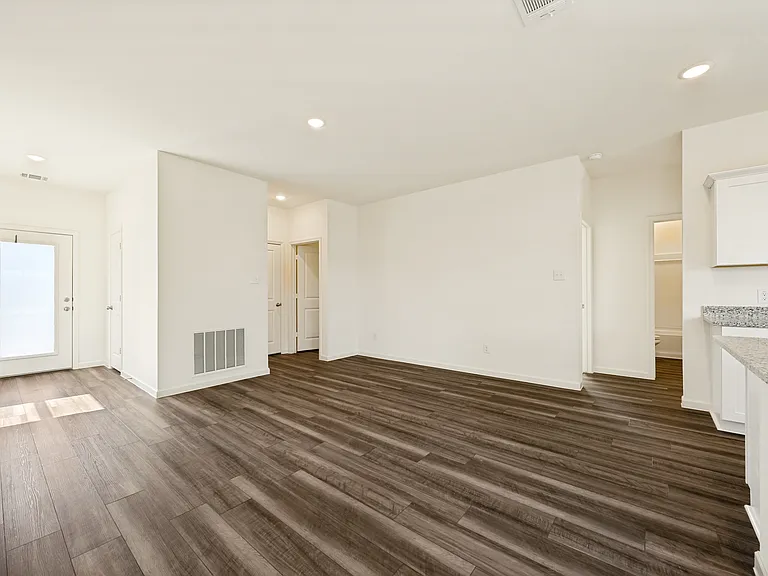 525 Cherry Ln — Photo 3