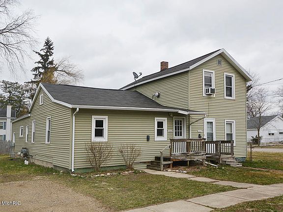 2nd image of 325 Cedar St