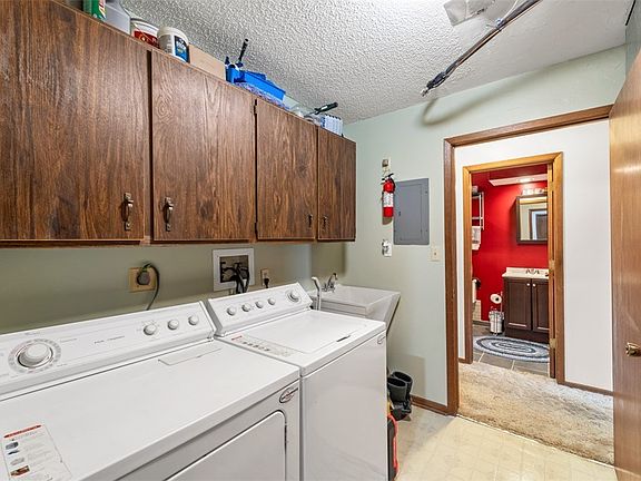 4th image of 4657 Woodland Ave Unit 8