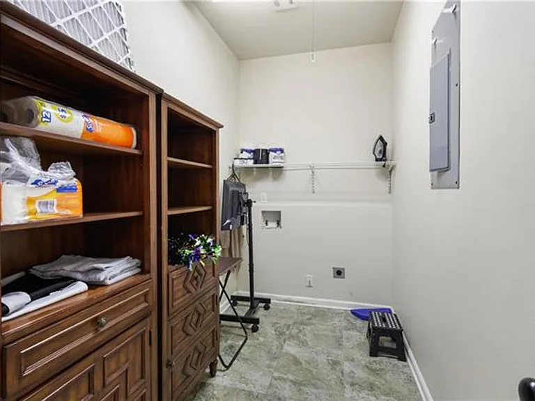 516 Erlanger Ave — Photo 10