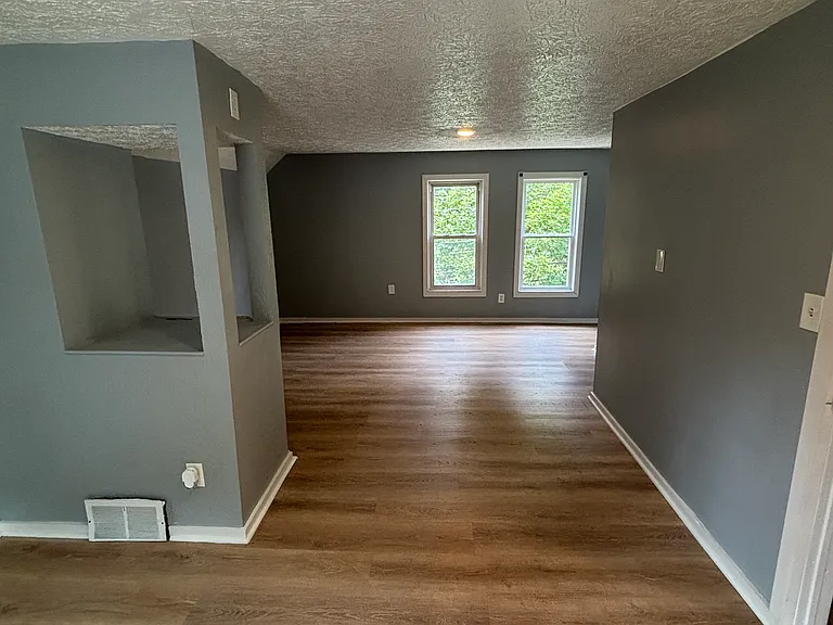1248 Newton St — Photo 6