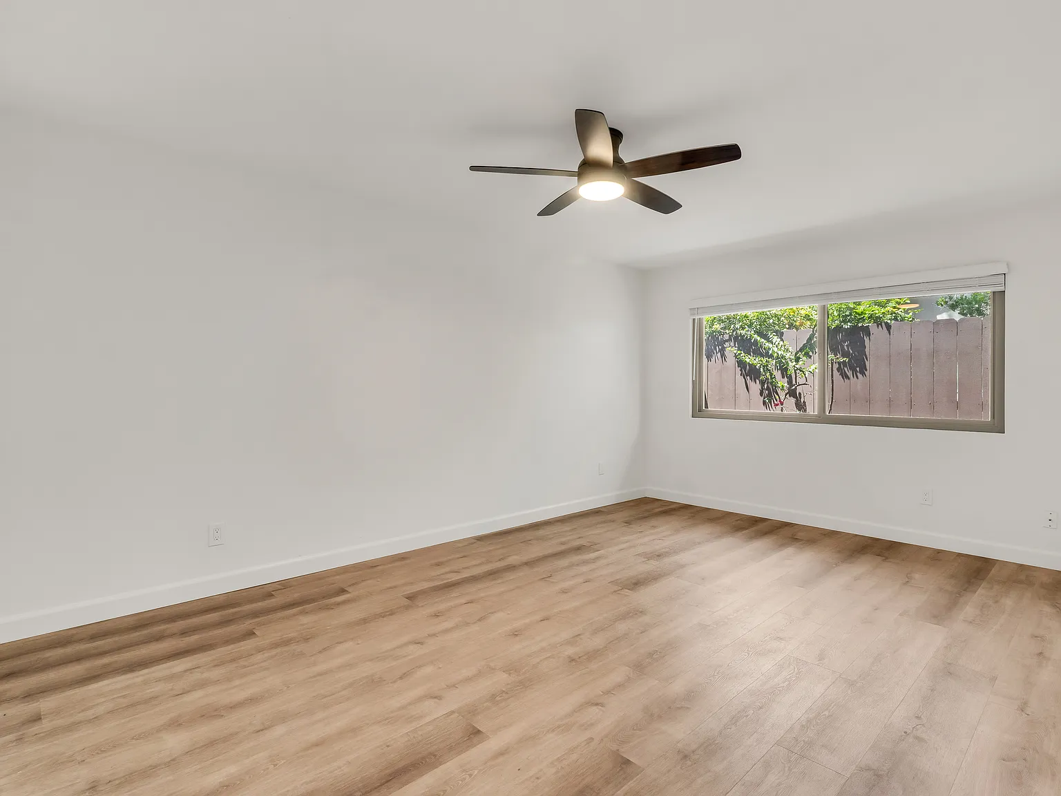 4 bed, 1620 sqft, $5,850 — Photo 4