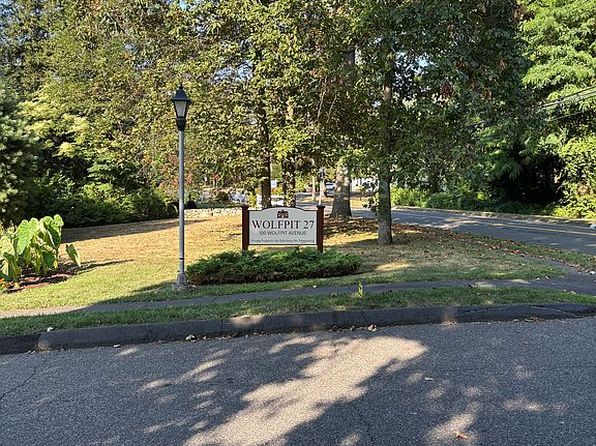 100 Wolfpit Ave APT 17