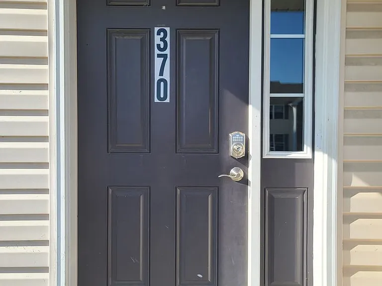 370 Viewpoint Way — Photo 2