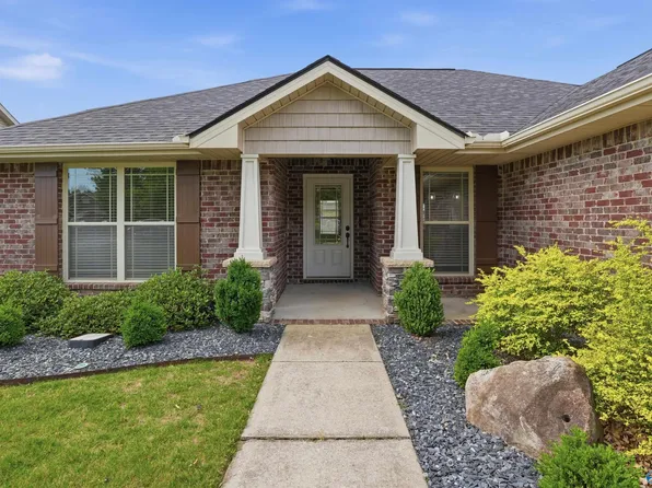 4614 Carrington Blvd SE, Owens Cross Roads, AL 35763