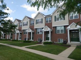 223 S Oak Creek Ln, Romeoville, IL 60446