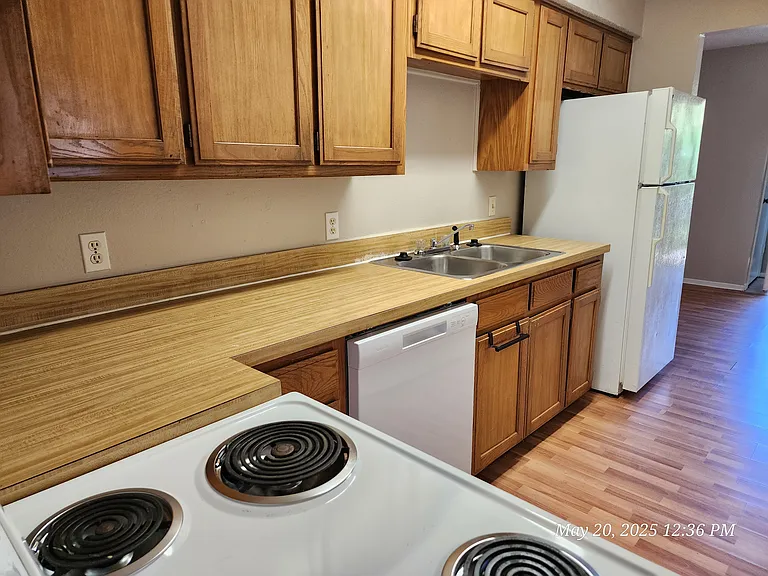 429 SW Thomas St #A — Photo 7