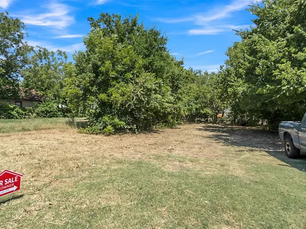 1121 E Leuda St, Fort Worth, TX 76104