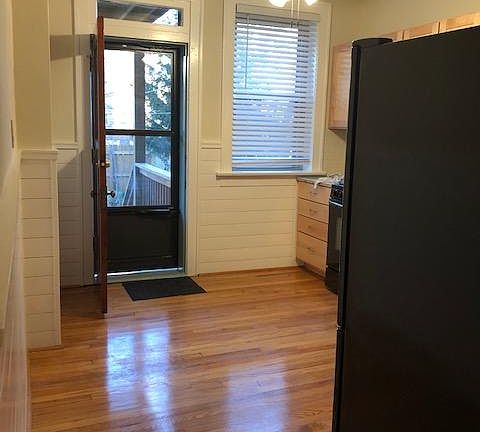 5th image of 4545 Flora Ave