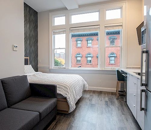 4th image of 76 Dorrance St APT 206
