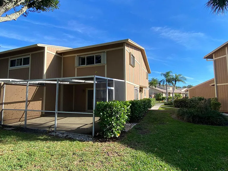 371 Maplecrest Cir — Photo 1