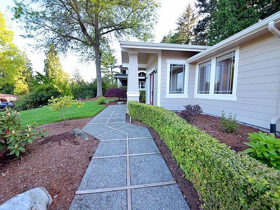 2nd image of 2515 102nd Ave NE