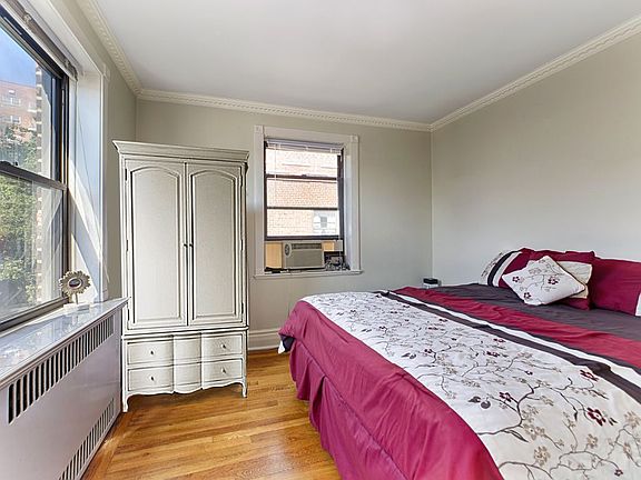 4th image of 3015 Riverdale Ave APT 6E