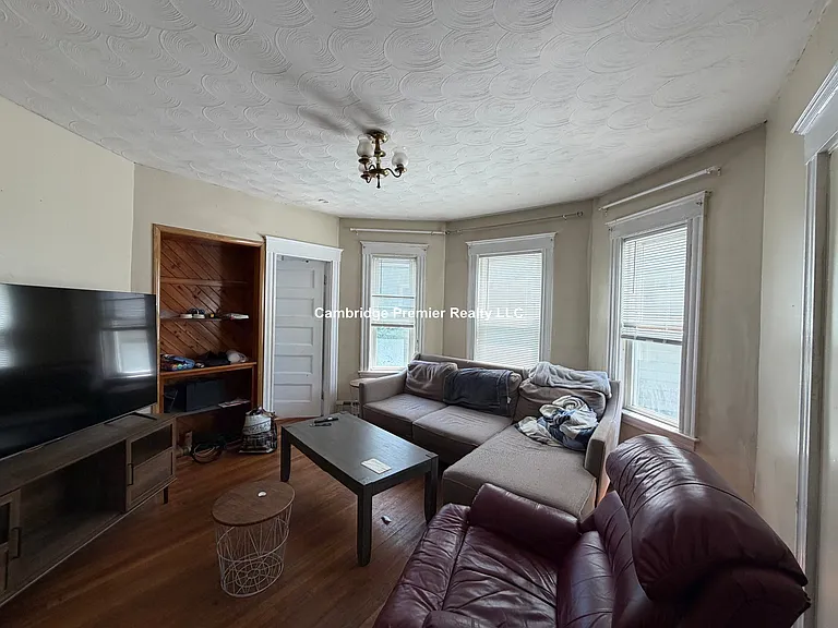 35 Rogers Ave — Photo 24