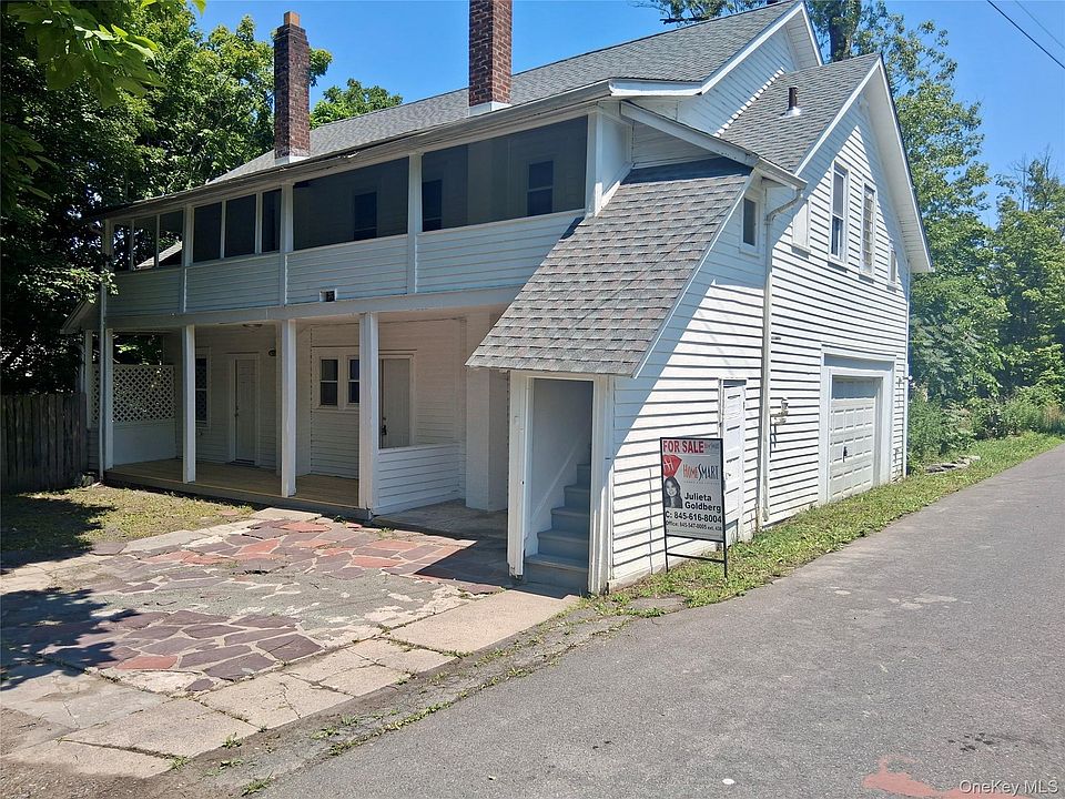 1st image of 215 Maple Avenue