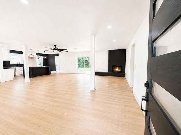 4th image of 5642 Warm Springs Rd