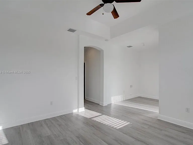 639 NE 33rd Ter — Photo 16