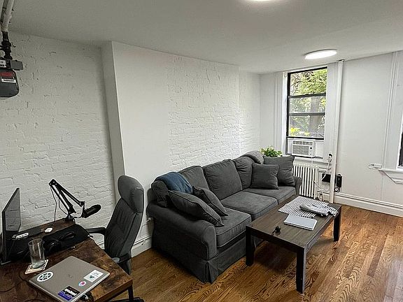 2nd image of 510 E 5th St APT 1