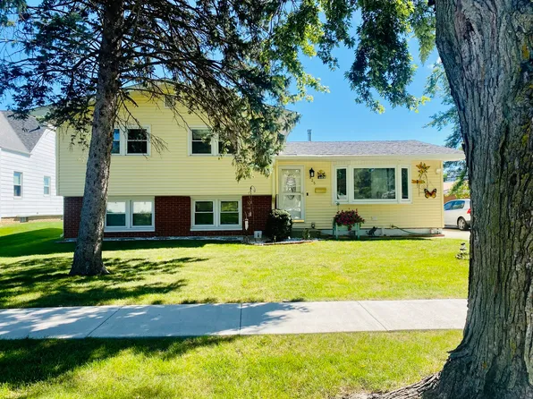 925 N Main St, Rochelle, IL 61068