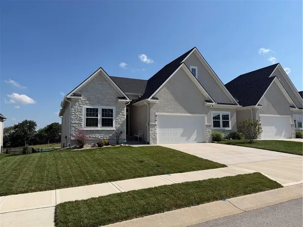 814 NE Algonquin St, Lees Summit, MO 64064