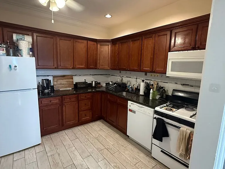 25 Park Vale Ave #11 — Photo 1