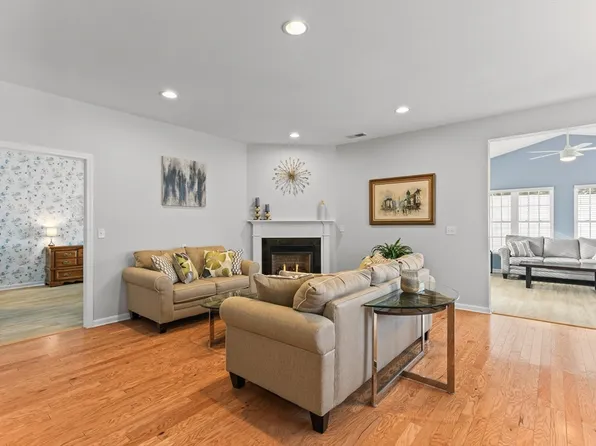 140 Taft Hill Ln Unit 140, Uxbridge, MA 01569