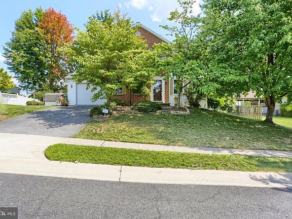 3rd image of 3 Cedar Ct