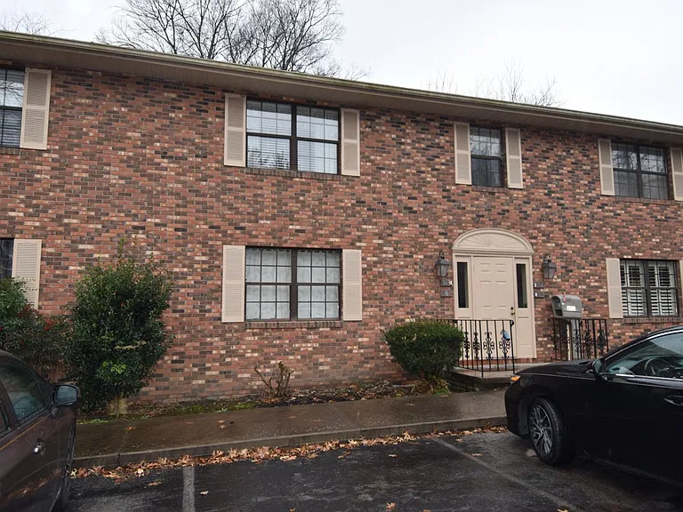 810 Highland Dr #303 — Photo 1