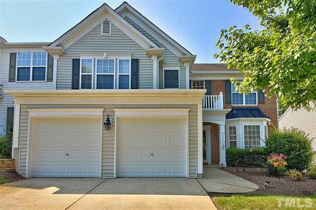 Front Elevation w/2 Car Garage
