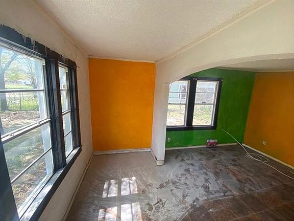 4th image of 5724 Wellesley Ave