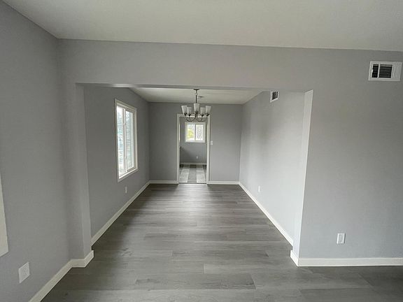 2nd image of 411 N San Mateo Dr APT 5