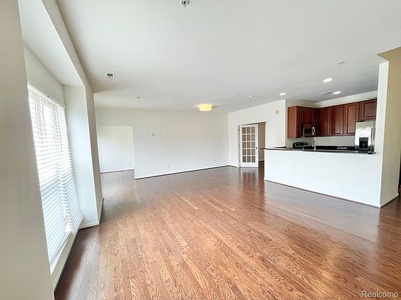 5th image of 3195 Camden Dr