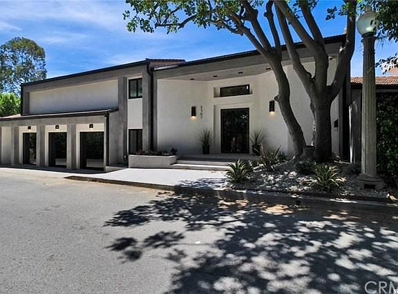 4th image of 2307 Sunset Plaza Dr