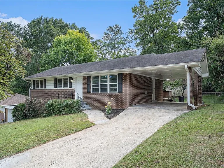 2839 Concord Dr — Photo 2