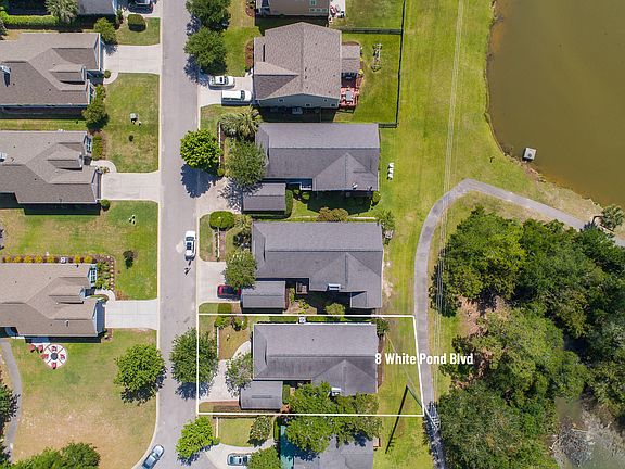 4th image of 8 White Pond Blvd