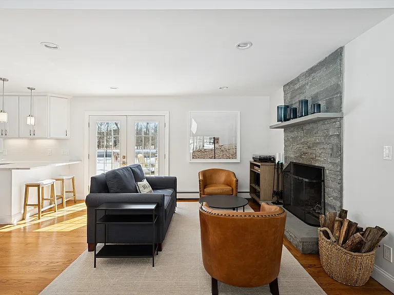 4 Stuart Ct — Photo 6