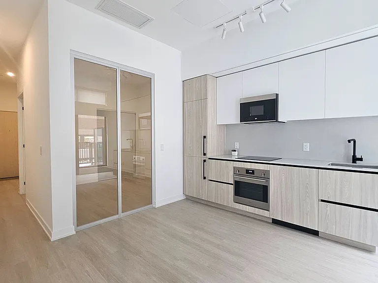 699 Sheppard Ave E #105 — Photo 11