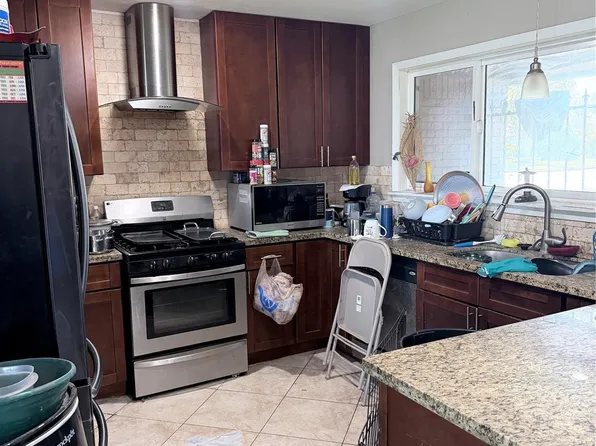 9202 Sunnywood Dr, Houston, TX 77088