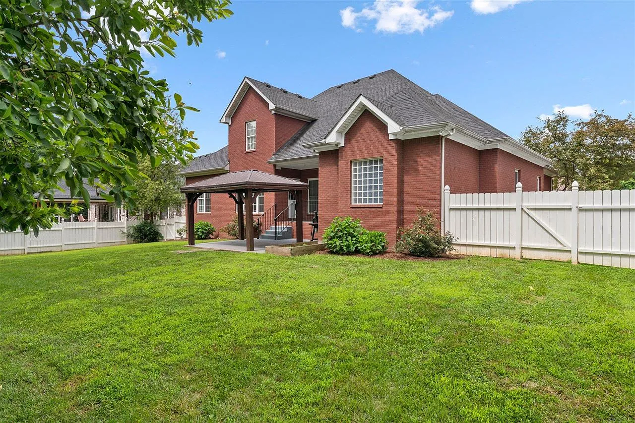 5 bed, 3667 sqft, $3,500 — Photo 4