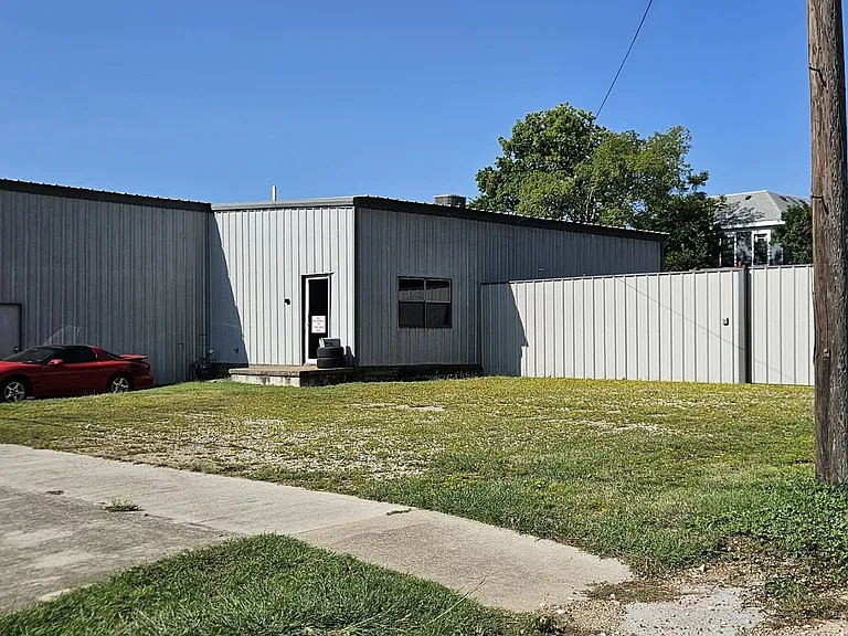 301 N Houston Ave #1 — Photo 3