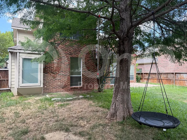 740 Peco St — Photo 20