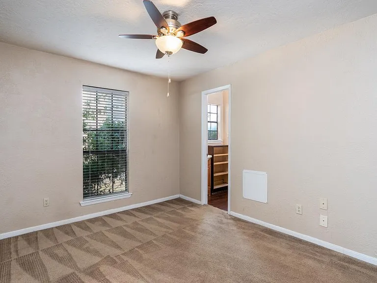 1012 Autumn Cir #A — Photo 7
