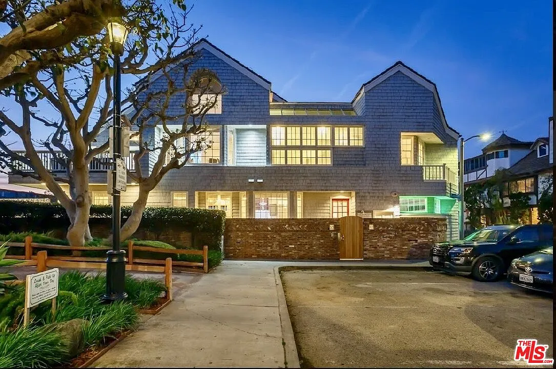 3 bed, 3.0 bath, 3184 sqft, $25,000 — Photo 1