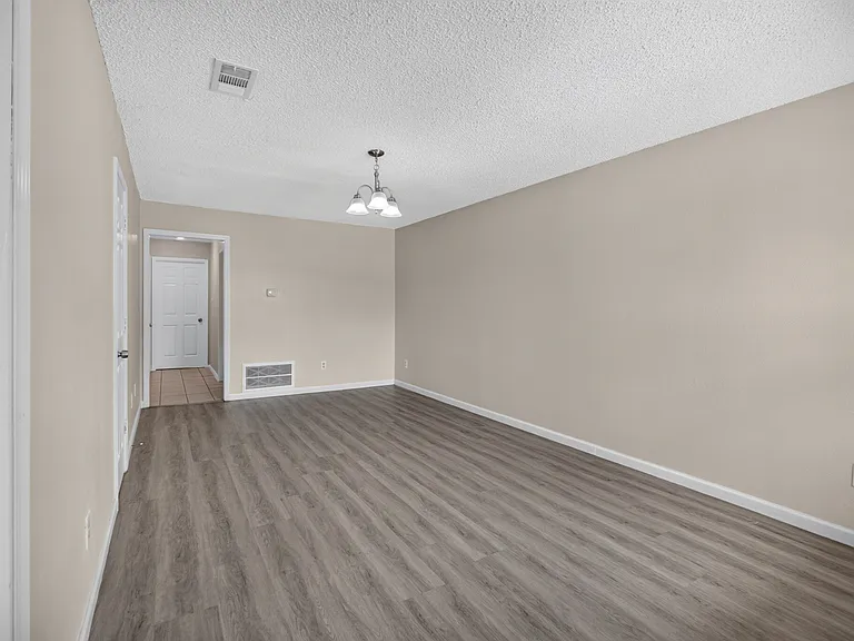 1128 Pleasant Valley Ln #1128 — Photo 5
